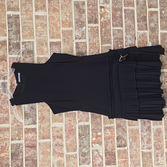 Alexander McQueen Fully Lined Black Two-Tiered Cut-Out Dress Size 40 - Picture 2 of 5